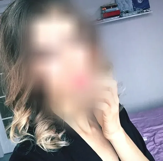 Emilia, 32