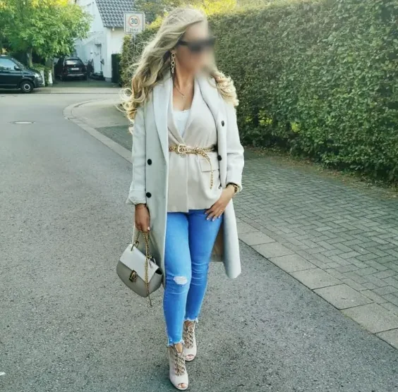 Lucia, 34