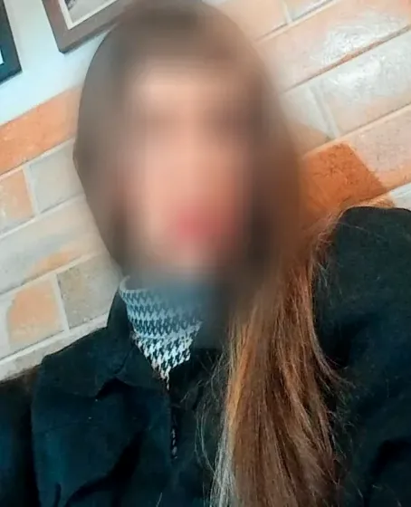 Özlem, 25