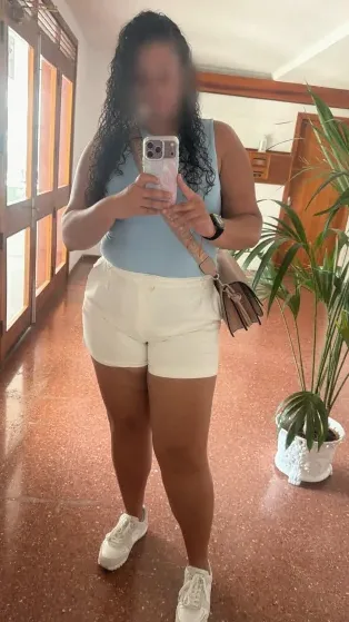 Pia, 33