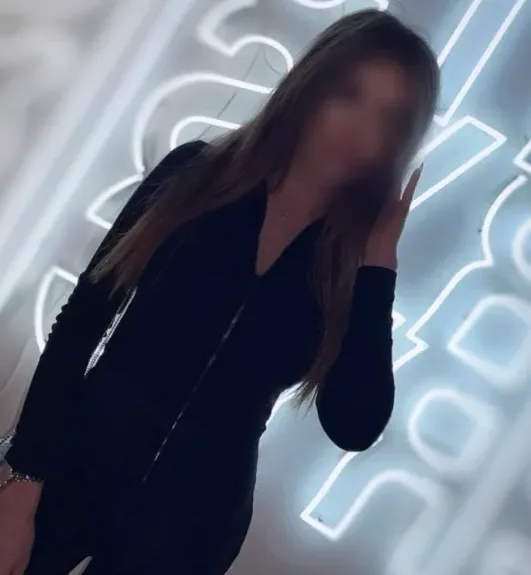 Selina, 32