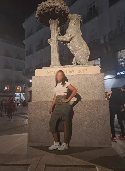 Simone, 34