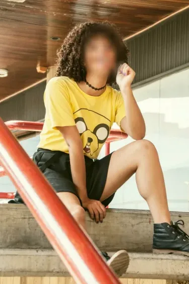 Simone, 28